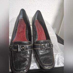 AEROSOLES Black Heels with Decorative Buckle